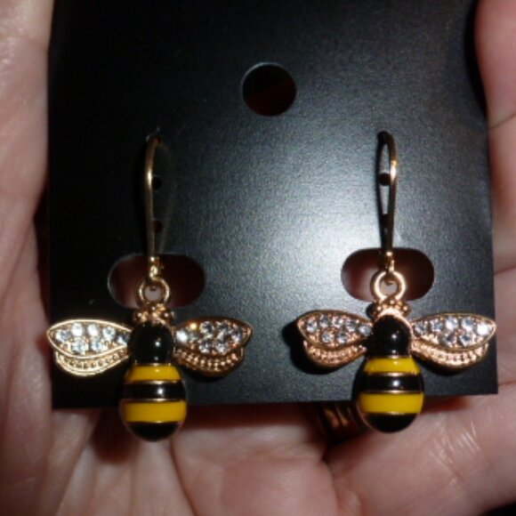 NEW Adorable enamel and rhinestone bee leverback dangle earrings - Picture 3 of 4